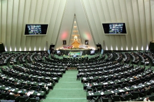 نامه ۱۳ اقتصاددان مجلس به روحانی: بودجه ۹۵ چند دوازدهم ارائه شود