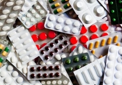 ۳۰۰ قلم دارو در کشور بدون نسخه تجویز می شود