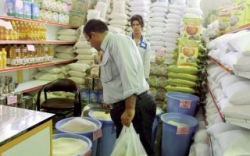 توزیع شکر، برنج و روغن در قالب طرح ضیافت رمضان