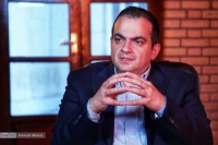 سیامک قاسمی: اقتصاد ایران کسی را که ریال نگه دارد، جریمه می‌کند / پیش‌بینی از قیمت ارز، طلا، سکه و مسکن