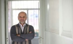 فرشاد مومنی